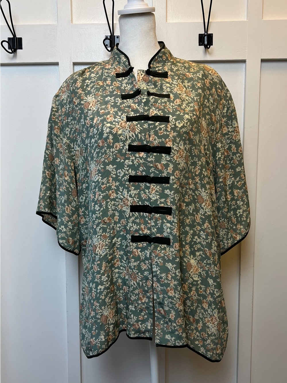 Whitby VTG 100% Washed Silk Size XL Blouse Floral Chinese Mandarin Short Sleeve